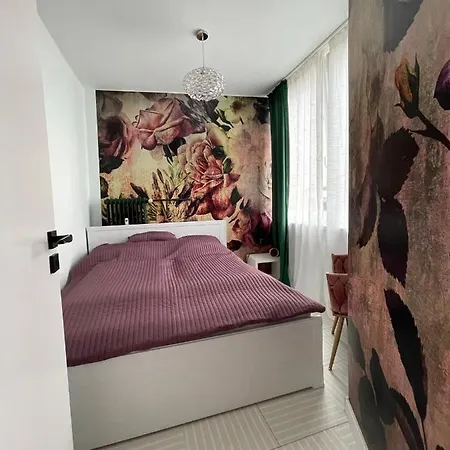 Bright: Flat With Balcony - Kitchen - Free Parking Apartment *