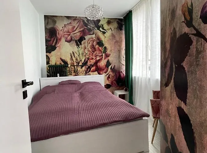 Bright: Flat With Balcony - Kitchen - Free Parking Apartment *