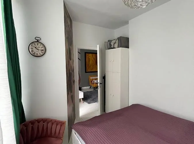 Bright: Flat With Balcony - Kitchen - Free Parking Apartment Berlin