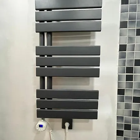 Bright: Flat With Balcony - Kitchen - Free Parking *