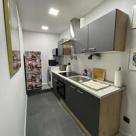 Apartment Bright: Flat With Balcony - Kitchen - Free Parking