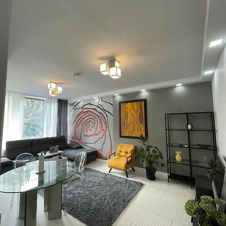 Bright: Flat With Balcony - Kitchen - Free Parking Apartment Berlin